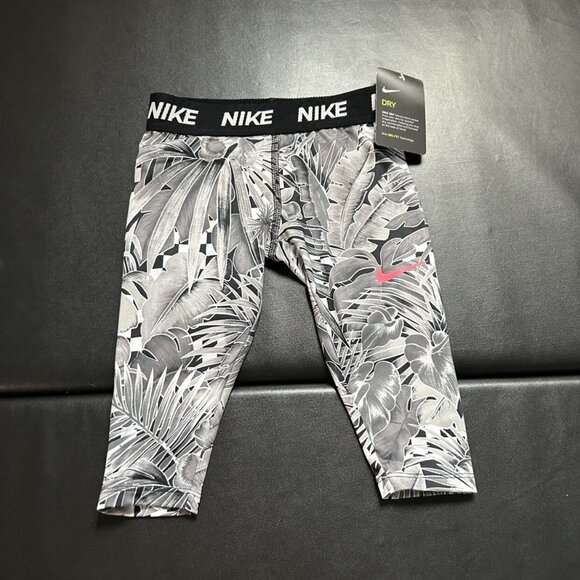 NWT Nike Leggings & Tee Set Girls Size 5 - Picture 3 of 3